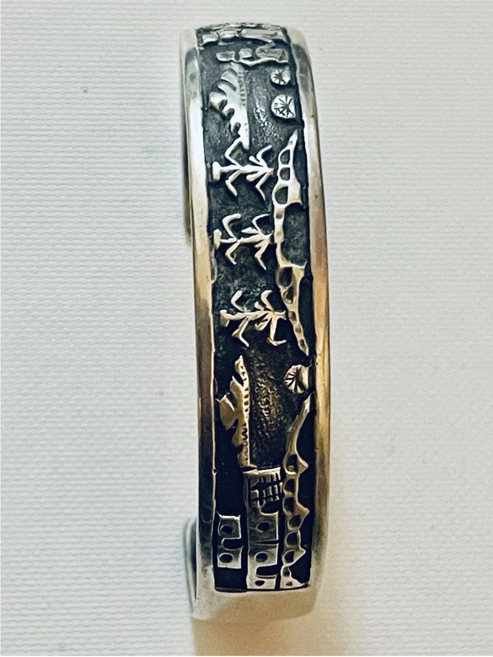 VTG NATIVE AMERICAN Navajo storyteller STERLING cuff bracelet 24 G
Sz 6.75-7"